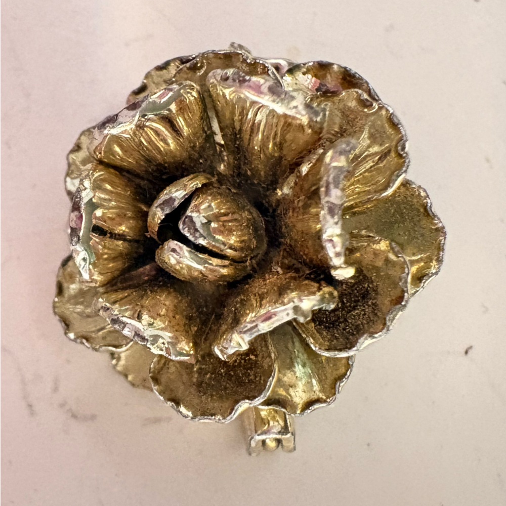 Vintage Gold tone small Flower Brooch
